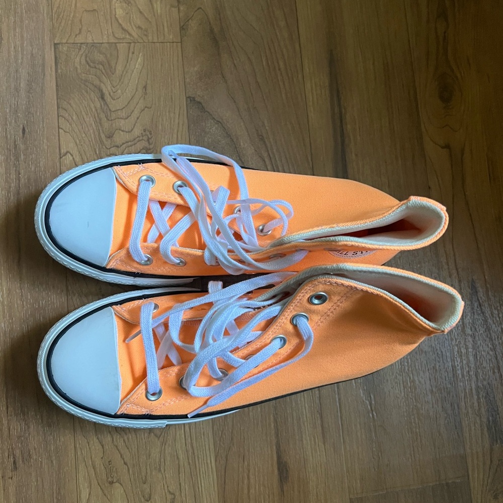 Platform Converse in Neon Orange Women’s Size 7